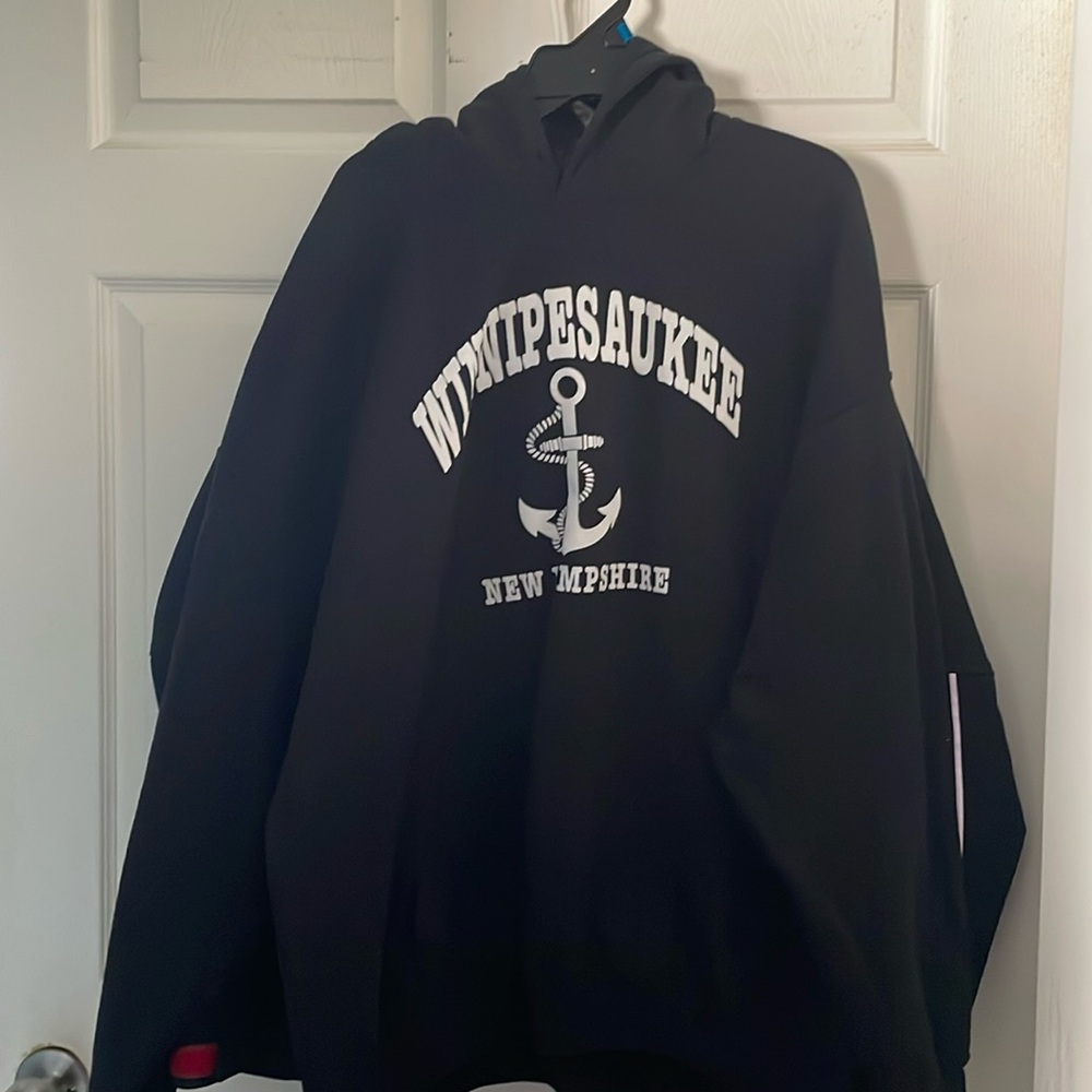 Lake Winnipesaukee hooded black pull over 2X black white lettering sweatshirt